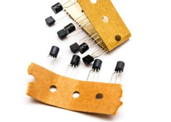 The 2SA1015-Y comes in a TO-92 package