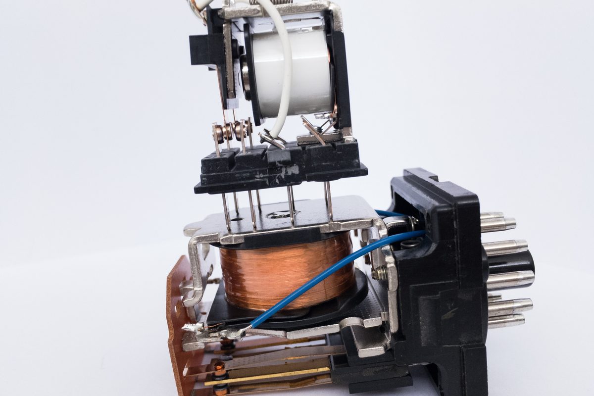 Relays vs transistors lifetime