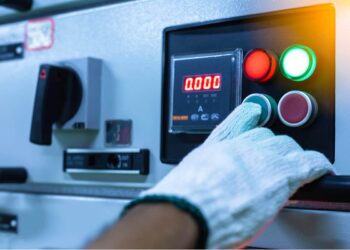 Dual full-bridge MOSFET driver