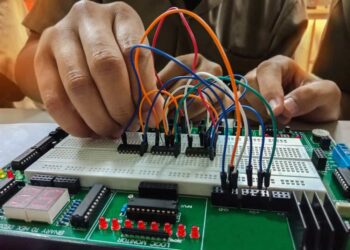 Experimenting SN74HC32N device