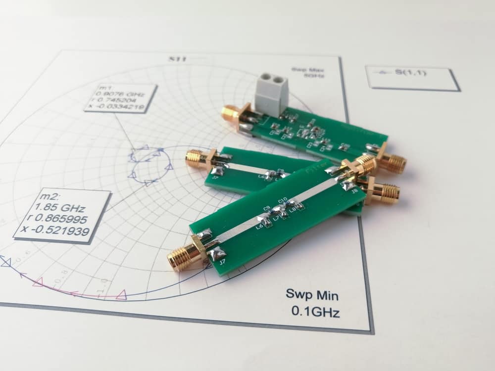 PCB containing a microstrip