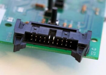 Board-to-board circuit board connector