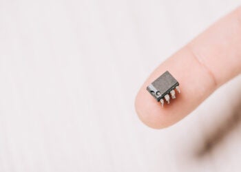 A PDIP resting on a fingertip.