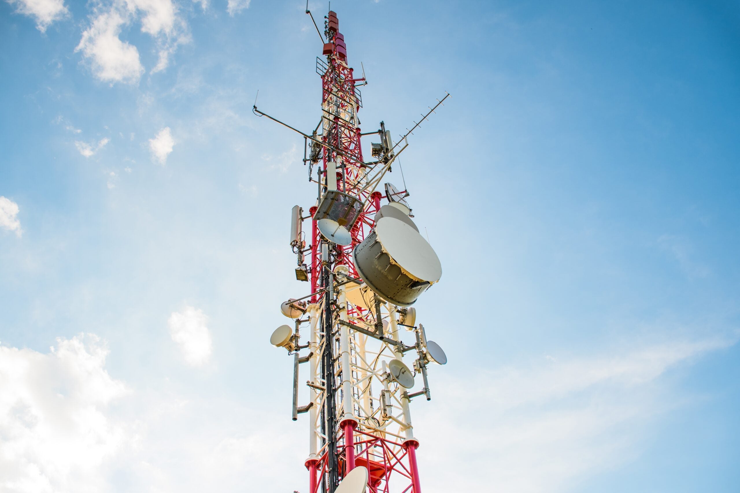  An accurate PCB antenna footprint is essential for reliably communicating with cell phone towers.