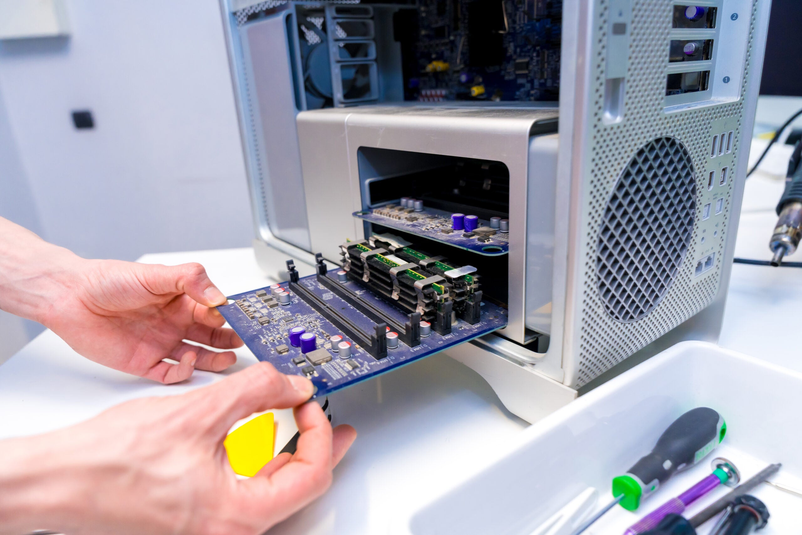 Basic how to improve PCB design techniques will help computer techs like this